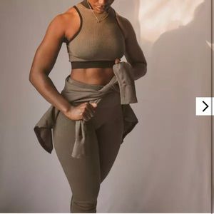 Fabletics Seemless Ranger Green 2 Piece Set - S